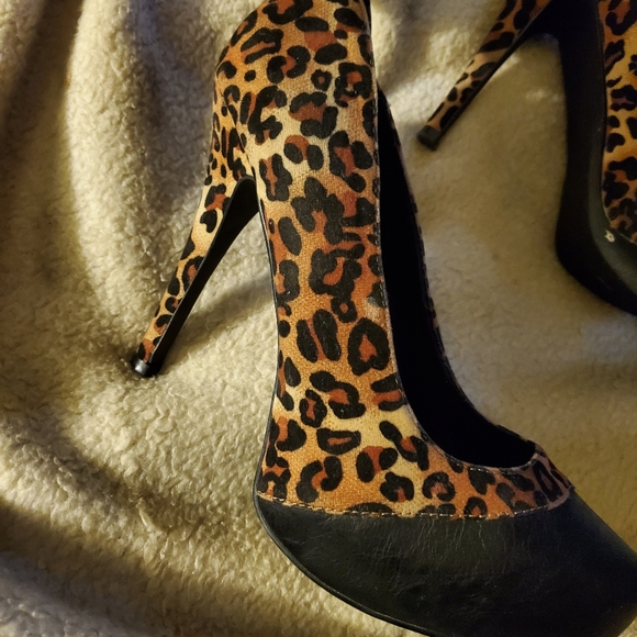 Cheetah pump heels - Picture 3 of 3